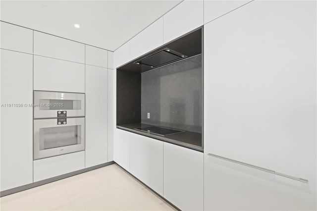 300 Biscayne Boulevard Way 3404, Miami, FL 33131