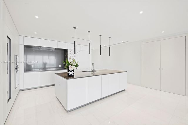 300 Biscayne Boulevard Way 3404, Miami, FL 33131