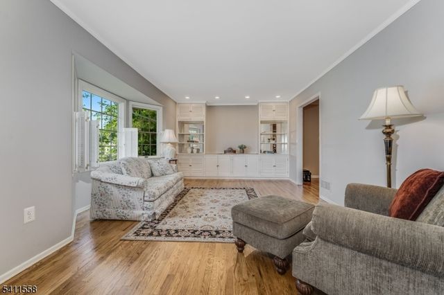 36 Bradley Ln, Bridgewater Twp., NJ 08807