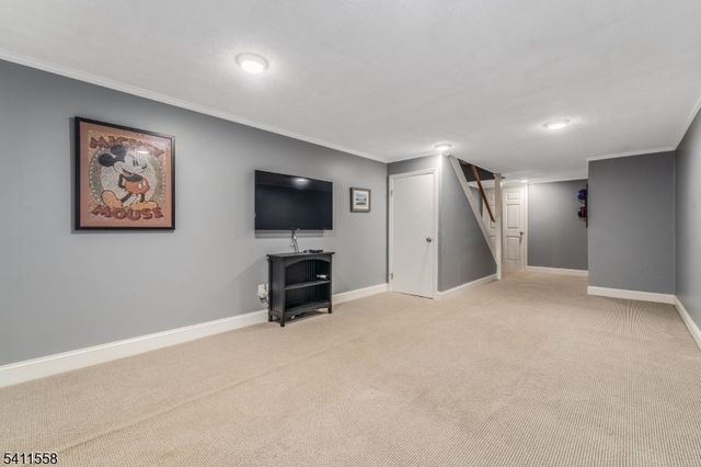 36 Bradley Ln, Bridgewater Twp., NJ 08807