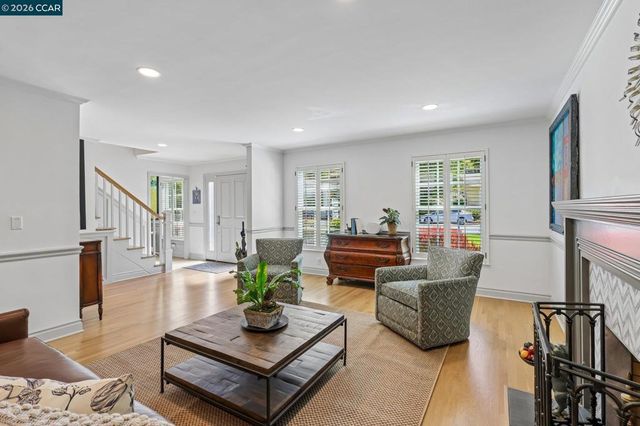 275 Deerfield Dr, Moraga, CA 94556