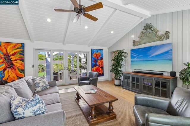 275 Deerfield Dr, Moraga, CA 94556