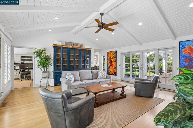 275 Deerfield Dr, Moraga, CA 94556