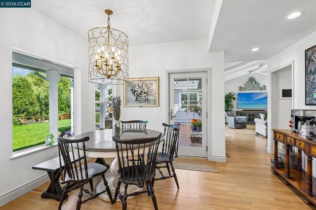 275 Deerfield Dr, Moraga, CA 94556