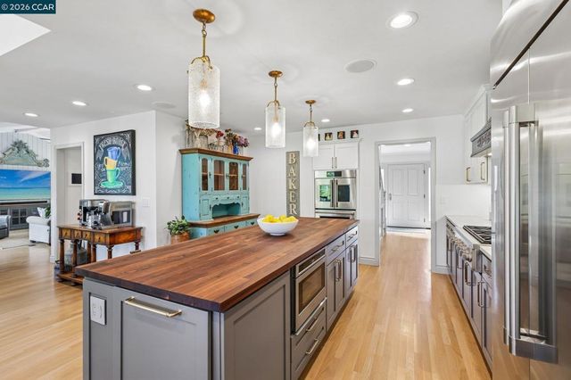275 Deerfield Dr, Moraga, CA 94556