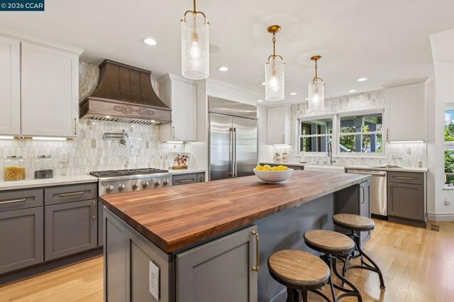 275 Deerfield Dr, Moraga, CA 94556