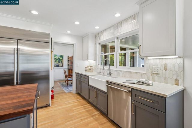 275 Deerfield Dr, Moraga, CA 94556