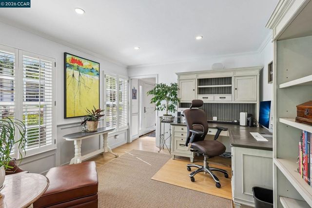 275 Deerfield Dr, Moraga, CA 94556