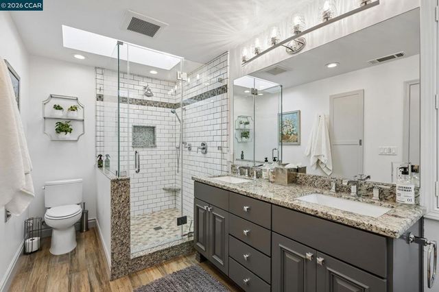 275 Deerfield Dr, Moraga, CA 94556