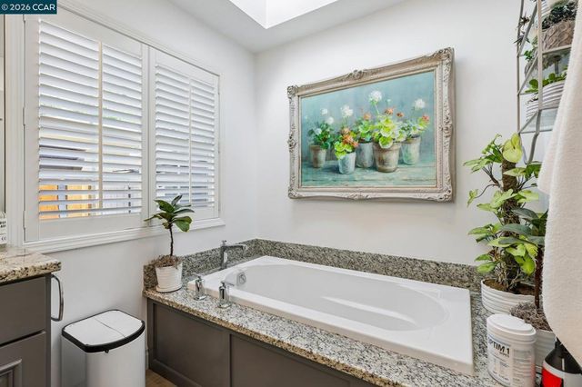 275 Deerfield Dr, Moraga, CA 94556