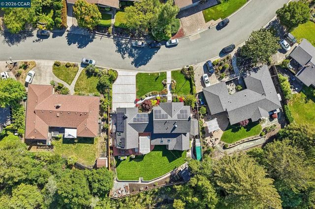 275 Deerfield Dr, Moraga, CA 94556