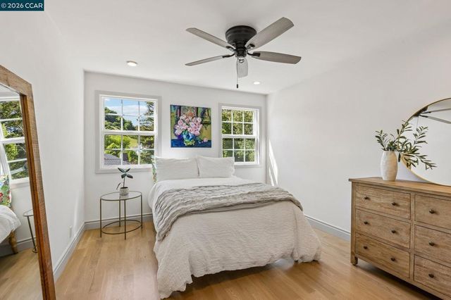 275 Deerfield Dr, Moraga, CA 94556