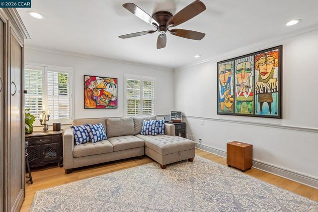 275 Deerfield Dr, Moraga, CA 94556