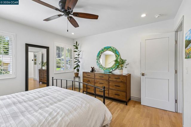 275 Deerfield Dr, Moraga, CA 94556