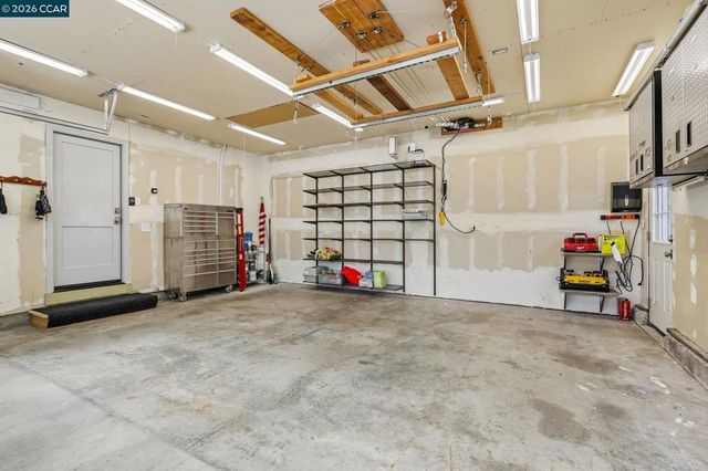 275 Deerfield Dr, Moraga, CA 94556