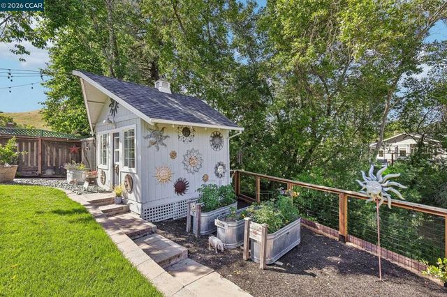 275 Deerfield Dr, Moraga, CA 94556