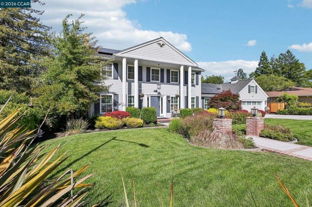 275 Deerfield Dr, Moraga, CA 94556