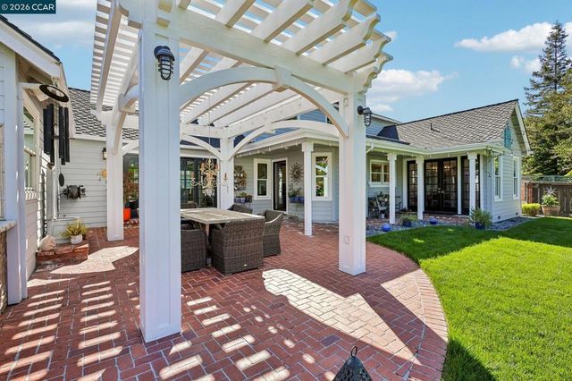 275 Deerfield Dr, Moraga, CA 94556