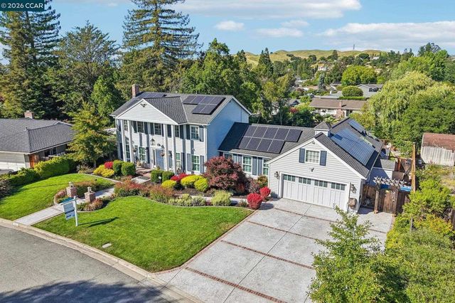 275 Deerfield Dr, Moraga, CA 94556