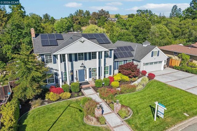 275 Deerfield Dr, Moraga, CA 94556