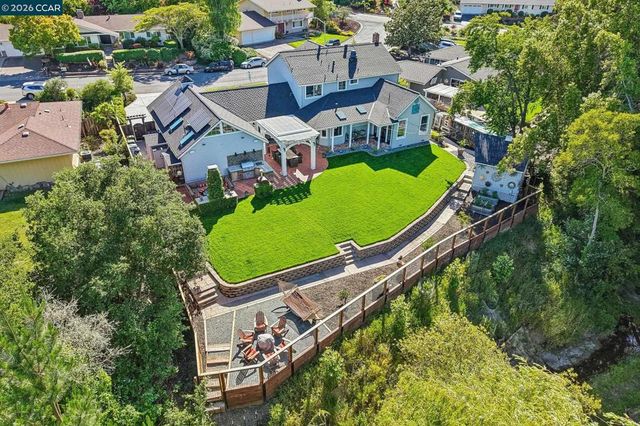 275 Deerfield Dr, Moraga, CA 94556
