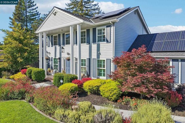 275 Deerfield Dr, Moraga, CA 94556