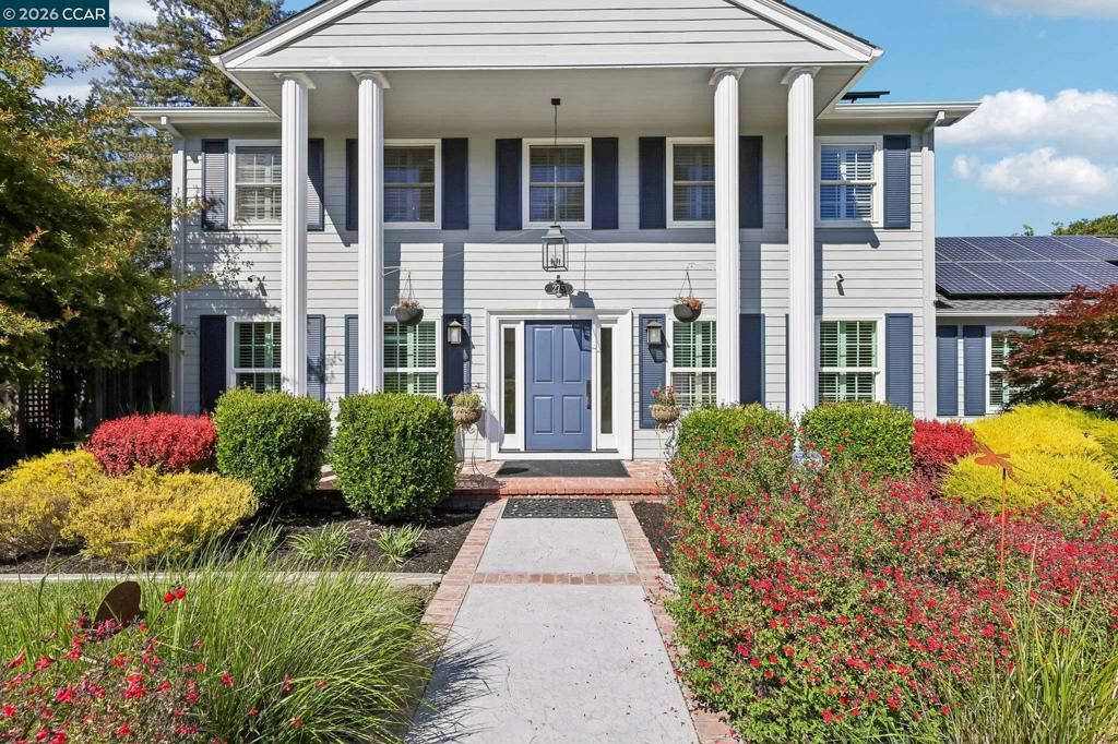 275 Deerfield Dr, Moraga, CA 94556