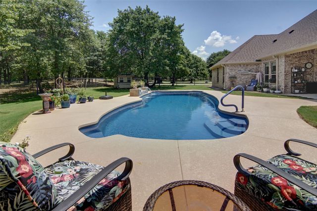 206 Oak Tree Court, Poolville, TX 76487