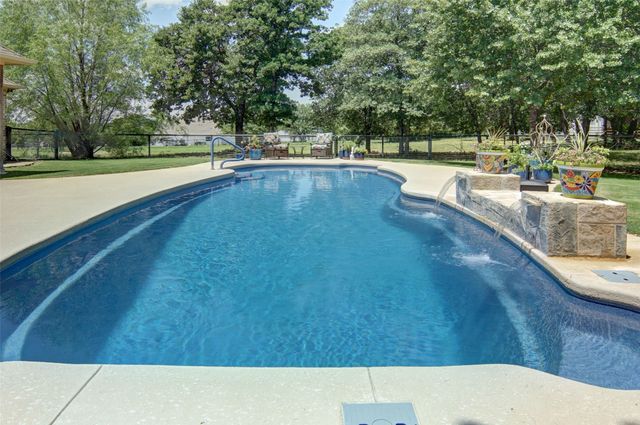 206 Oak Tree Court, Poolville, TX 76487