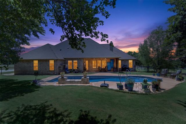 206 Oak Tree Court, Poolville, TX 76487