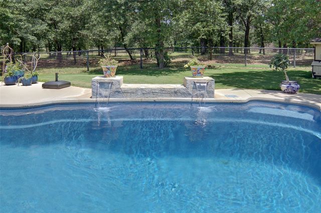 206 Oak Tree Court, Poolville, TX 76487