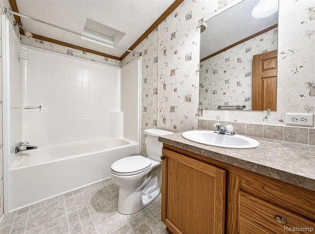 29258 Hidden River Drive, Gibraltar, MI 48173