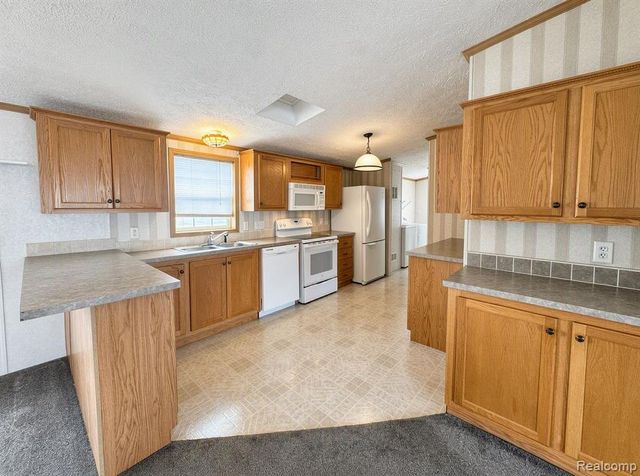 29258 Hidden River Drive, Gibraltar, MI 48173