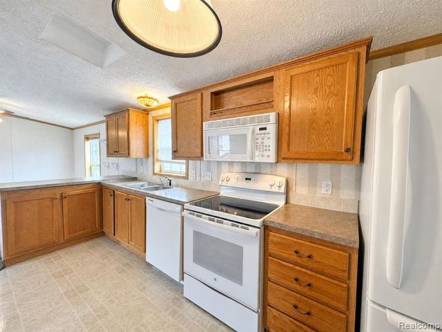 29258 Hidden River Drive, Gibraltar, MI 48173