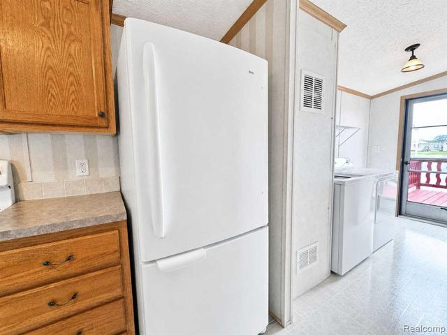 29258 Hidden River Drive, Gibraltar, MI 48173