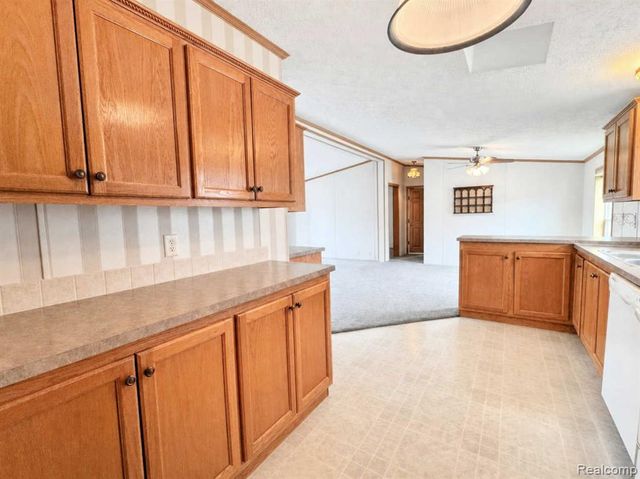 29258 Hidden River Drive, Gibraltar, MI 48173