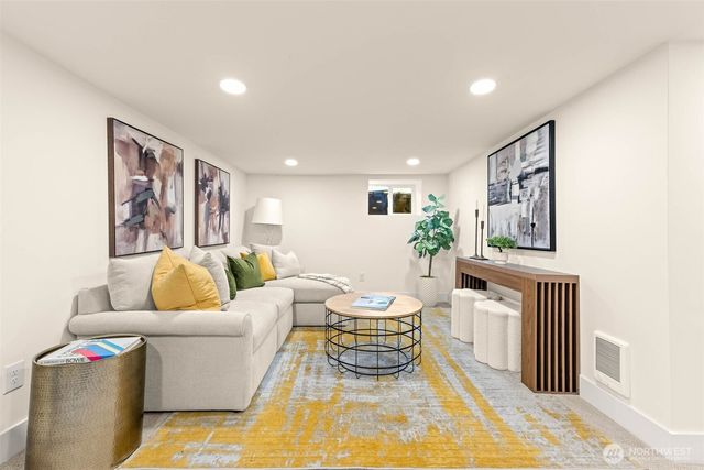 520 30th Avenue E, Seattle, WA 98112