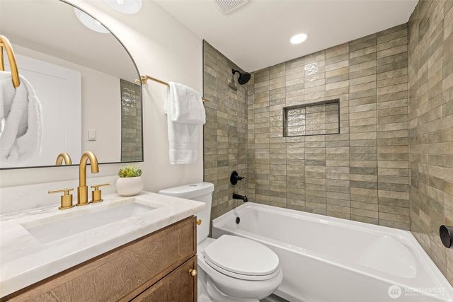 520 30th Avenue E, Seattle, WA 98112