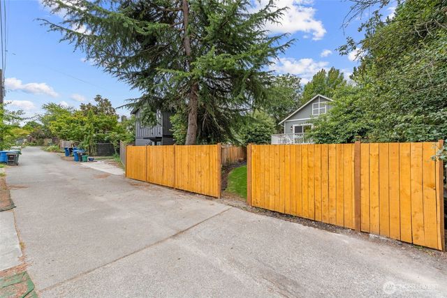 520 30th Avenue E, Seattle, WA 98112