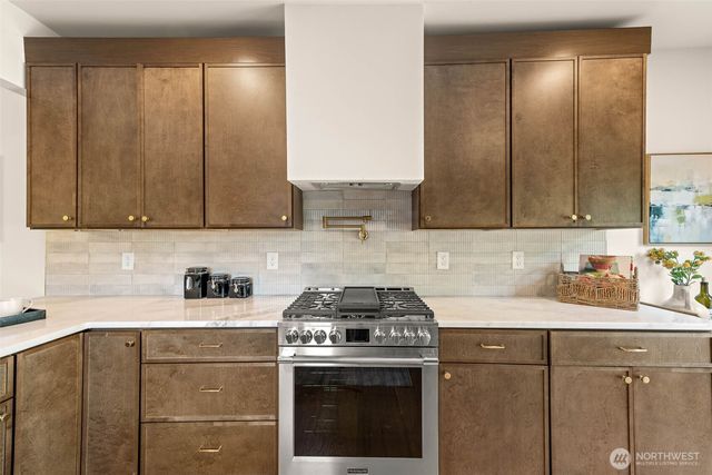 520 30th Avenue E, Seattle, WA 98112