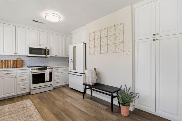 6413 Colleen Avenue NE, Albuquerque, NM 87109