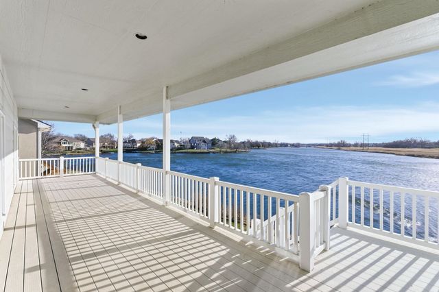 6611 W Briarwood Cir, Wichita, KS 67212