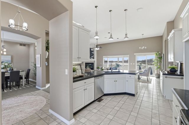 6611 W Briarwood Cir, Wichita, KS 67212