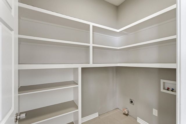 6611 W Briarwood Cir, Wichita, KS 67212