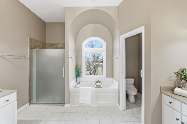 6611 W Briarwood Cir, Wichita, KS 67212