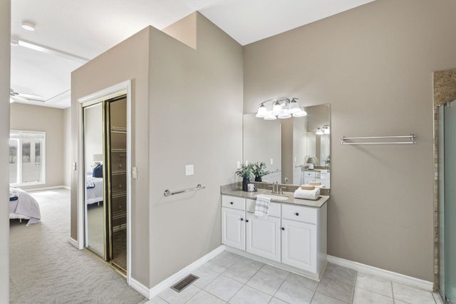 6611 W Briarwood Cir, Wichita, KS 67212