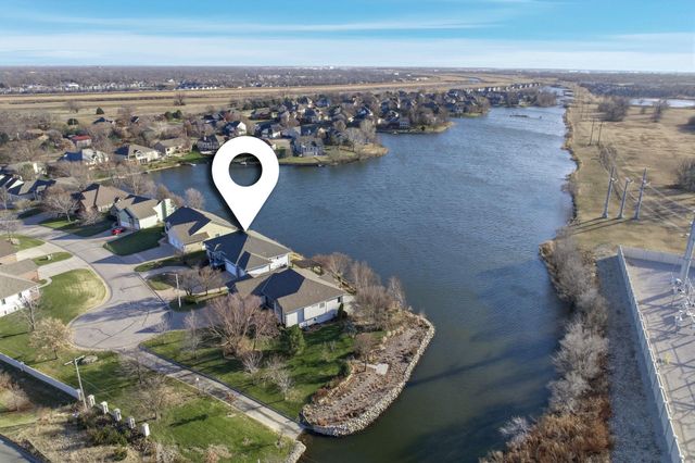 6611 W Briarwood Cir, Wichita, KS 67212