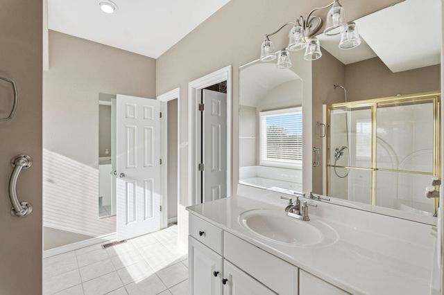 6611 W Briarwood Cir, Wichita, KS 67212