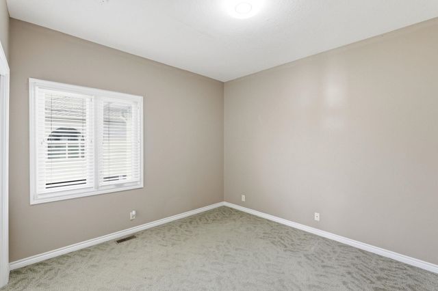 6611 W Briarwood Cir, Wichita, KS 67212