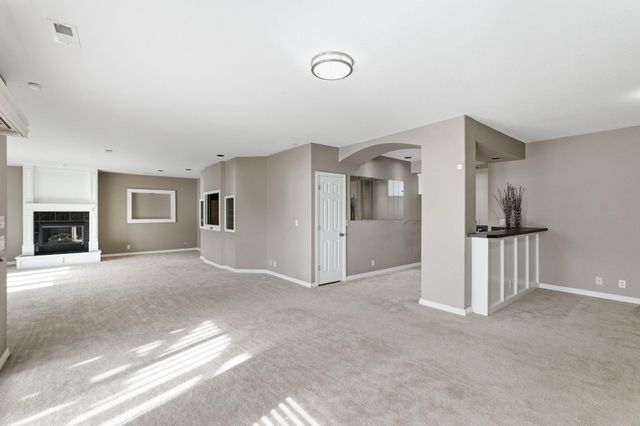 6611 W Briarwood Cir, Wichita, KS 67212